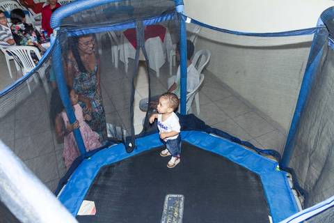 Heitor no pula pula pelo fotógrafo Douglas Maia'