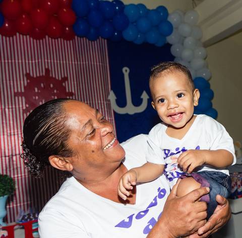 Vovó e Heitor sorrindo pelo fotógrafo Douglas Maia'