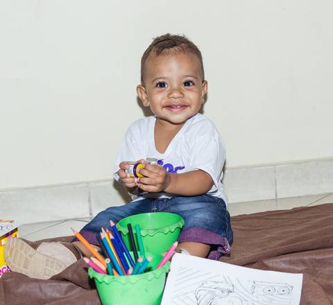 Heitor olha para a câmera pelo fotógrafo Douglas Maia'