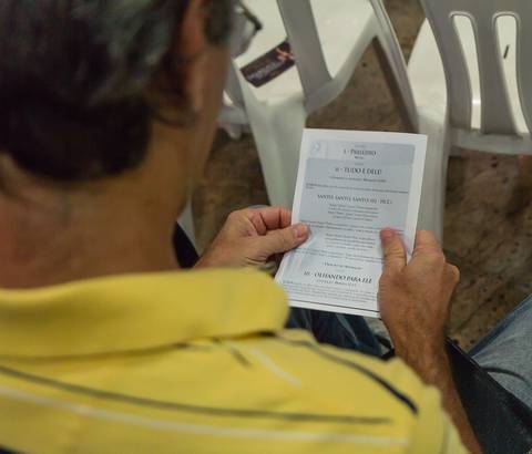 Leitura antes do culto na Igreja Missão Praia da Costa pelo fotógrafo Douglas Maia'