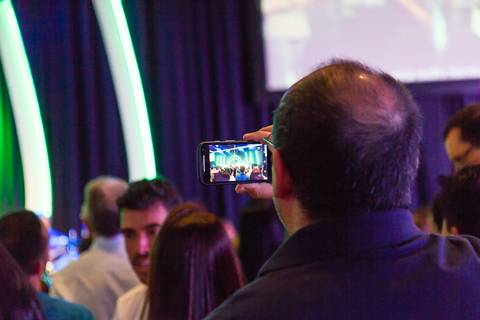 Um registro no celular na Igreja Missão Praia da Costa pelo fotógrafo Douglas Maia'