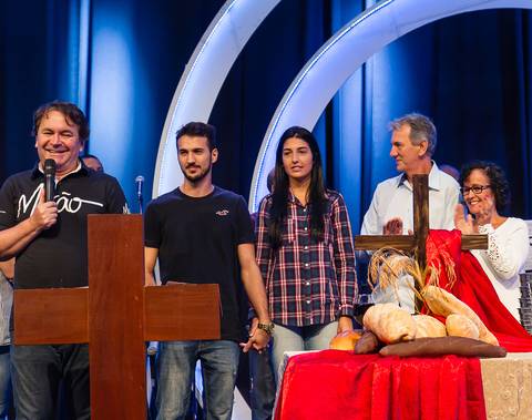 Noivado na Igreja Missão Praia da Costa pelo fotógrafo Douglas Maia'