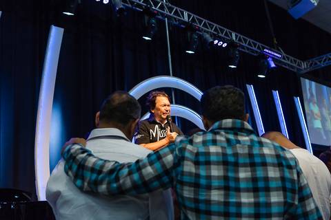 Pastor Simonton falando na Igreja Missão Praia da Costa pelo fotógrafo Douglas Maia'