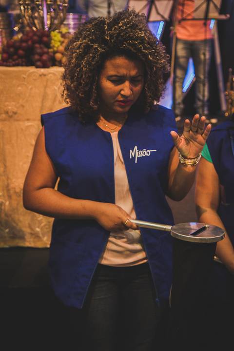 Servindo na casa do Pai na Igreja Missão Praia da Costa pelo fotógrafo Douglas Maiana Igreja Missão Praia da Costa pelo fotógrafo Douglas Maia'