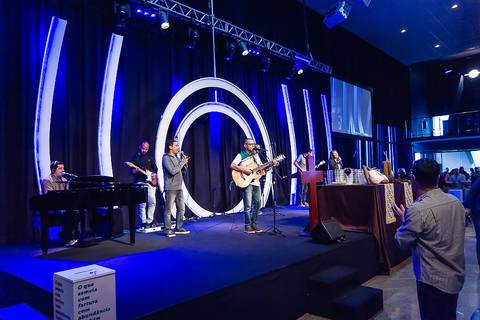 Equipe de louvor da Igreja Missão Praia da Costa pelo fotógrafo Douglas Maia'