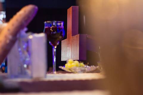 Mesa da Santa Ceia na Igreja Missão Praia da Costa pelo fotógrafo Douglas Maia'