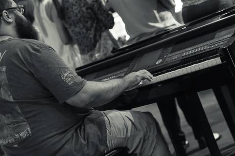 Piano da Igreja Missão Praia da Costa pelo fotógrafo Douglas Maia'