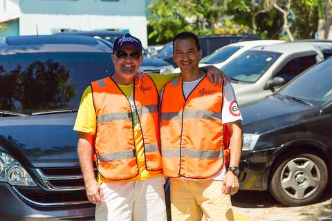 Equipe do estacionamento da Igreja Missão Praia da Costa pelo fotógrafo Douglas Maia'
