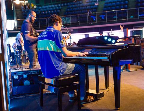 Louvor da Igreja Missão Praia da Costa pelo fotógrafo Douglas Maia'