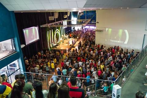 Culto na Igreja Missão Praia da Costa pelo fotógrafo Douglas Maia'