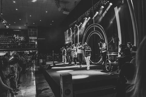 Muito louvor e adoração na Igreja Missão Praia da Costa pelo fotógrafo Douglas Maia'