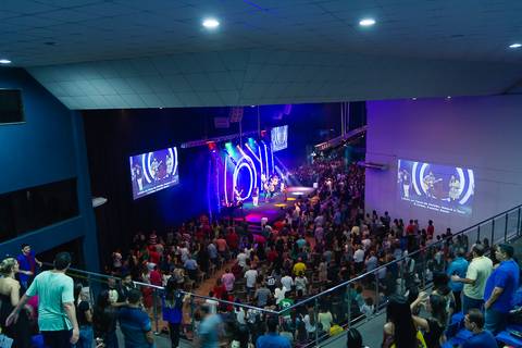 Igreja Missão Praia da Costa louvando ao Senhor pelo fotógrafo Douglas Maia'