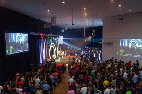 Igreja Missão Praia da Costa unida em adoração pelo fotógrafo Douglas Maia'