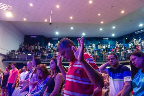 Homem em adoração'