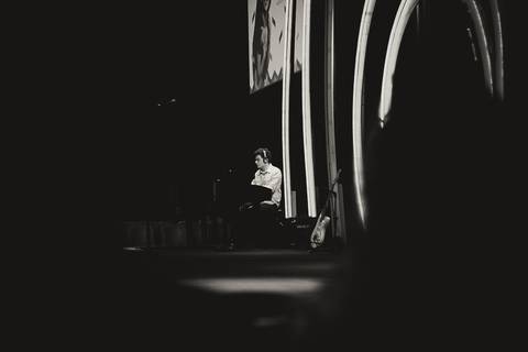 Músico na Igreja Missão Praia da Costa pelo fotógrafo Douglas Maia'