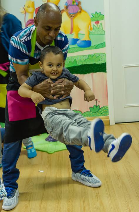 Diversão na salinha na Igreja Missão Praia da Costa pelo fotógrafo Douglas Maia'