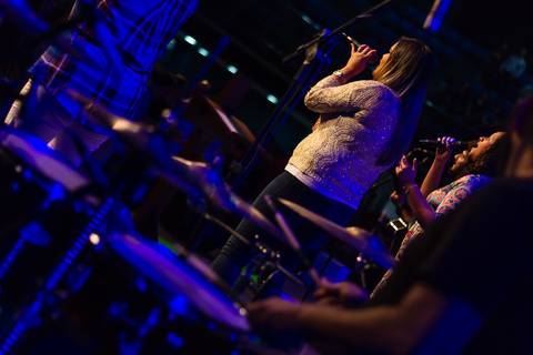 Adoração na Igreja Missão Praia da Costa pelo fotógrafo Douglas Maia'