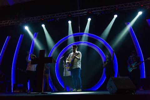 Louvor especial com Marcos Almeida na Igreja Missão Praia da Costa pelo fotógrafo Douglas Maia'