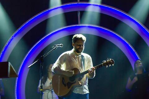 Marcos Almeida na Igreja Missão Praia da Costa pelo fotógrafo Douglas Maia'