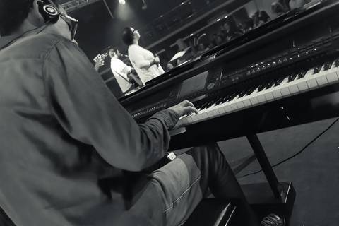 Piano na Igreja Missão Praia da Costa pelo fotógrafo Douglas Maia'
