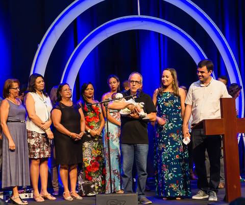 Apresentação de menina ao Senhor na Igreja Missão Praia da Costa pelo fotógrafo Douglas Maia'