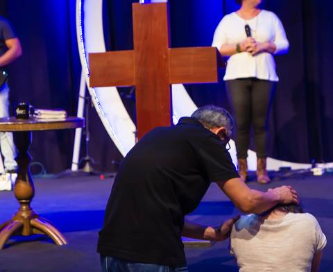 Entrega a  Deus Igreja Missão Praia da Costa pelo fotógrafo Douglas Maia'