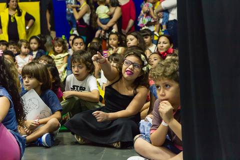 Infância feliz na Igreja Missão Praia da Costa pelo fotógrafo Douglas Maia'