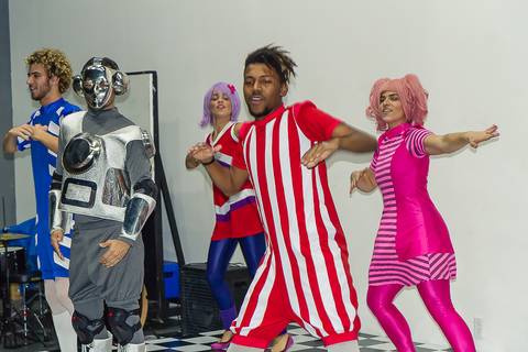 Grupo Joy dança na Igreja Missão Praia da Costa pelo fotógrafo Douglas Maia'