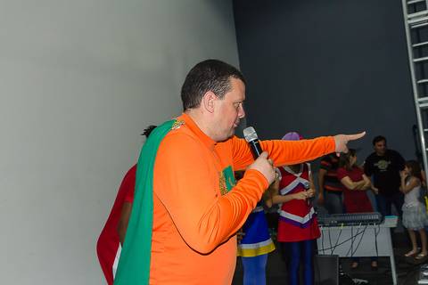 Grupo Joy faz brincadeiras na Igreja Missão Praia da Costa pelo fotógrafo Douglas Maia'