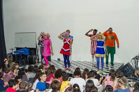 Dança com Grupo Joy na Igreja Missão Praia da Costa pelo fotógrafo Douglas Maia'