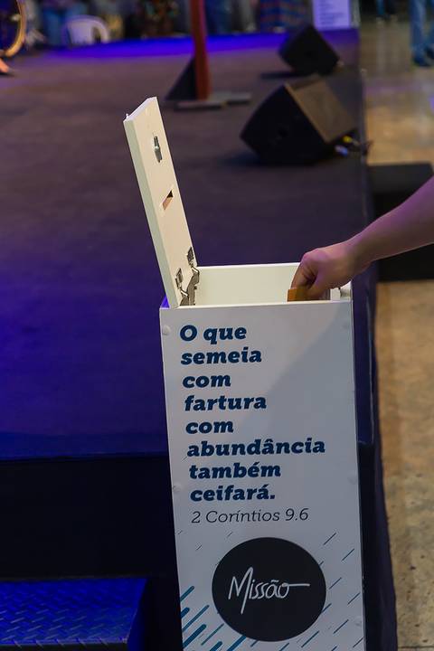 Ofertório na Igreja Missão Praia da Costa pelo fotógrafo Douglas Maia'