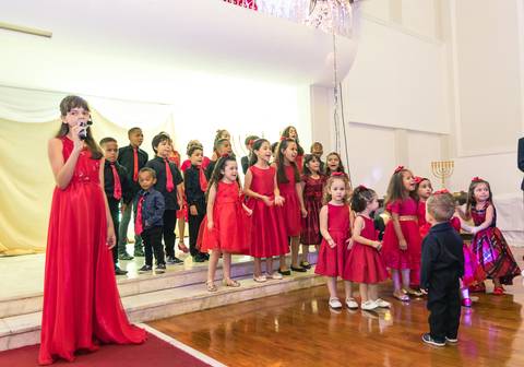 Crianças cantam Parabéns Jesus Igreja Batista da Floresta pelo fotógrafo Douglas Maia'