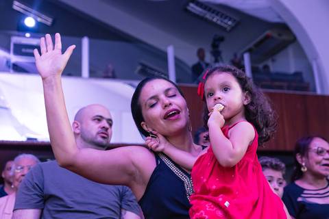 Adorando de coração Igreja Batista da Floresta pelo fotógrafo Douglas Maia'