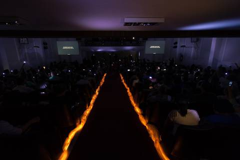 Corredor iluminado Igreja Batista da Floresta pelo fotógrafo Douglas Maia'