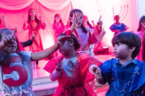 Crianças se apresentando Igreja Batista da Floresta pelo fotógrafo Douglas Maia'