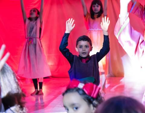 Crianças dançando Igreja Batista da Floresta pelo fotógrafo Douglas Maia'