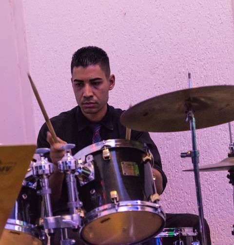 Juninho na bateria Igreja Batista da Floresta pelo fotógrafo Douglas Maia'