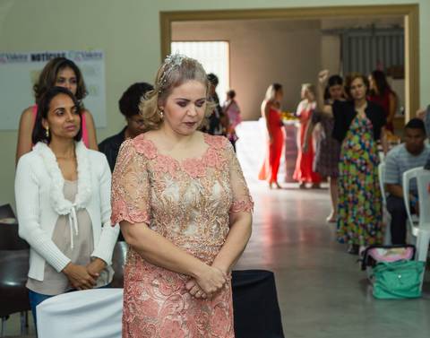 Pastora orando Igreja Videira pelo fotógrafo Douglas Maia'