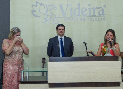 Kenia se emociona com palavras Culto de Consagração-Pastora-Kenia Almeida pelo fotógrafo Douglas Maia'