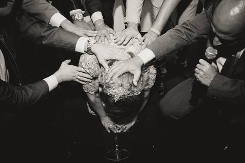 Orando pela Pastora Kenia Culto de Consagração-Pastora-Kenia Almeida pelo fotógrafo Douglas Maia'