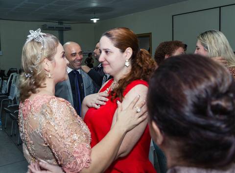 Pastora Kenia recebe os cumprimentos Culto de Consagração-Pastora-Kenia Almeida pelo fotógrafo Douglas Maia'