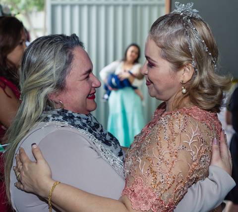 Pastora Kenia recebe os cumprimentos Culto de Consagração-Pastora-Kenia Almeida pelo fotógrafo Douglas Maia'