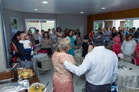 Momento de oração Festa de celebração à consagração da Pastora Kenia pelo fotógrafo Douglas Maia'