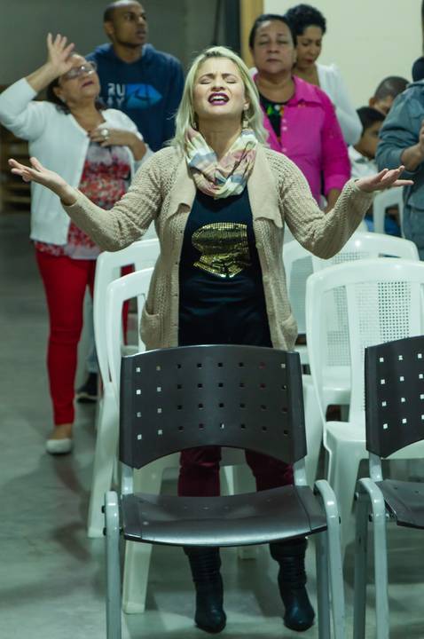 Louvando a Deus de todo coração Culto Igreja Videira Vila Velha-ES pelo fotógrafo Douglas Maia'