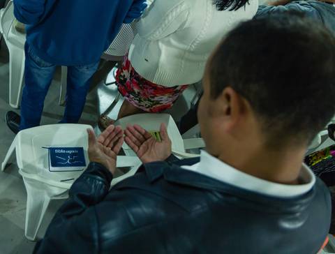 Recebendo bençãos Culto Igreja Videira Vila Velha-ES pelo fotógrafo Douglas Maia'