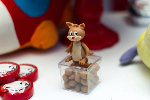 Caixa acrílico com personagem Cláudio Tema Show da Luna pelo fotógrafo Douglas Maia'