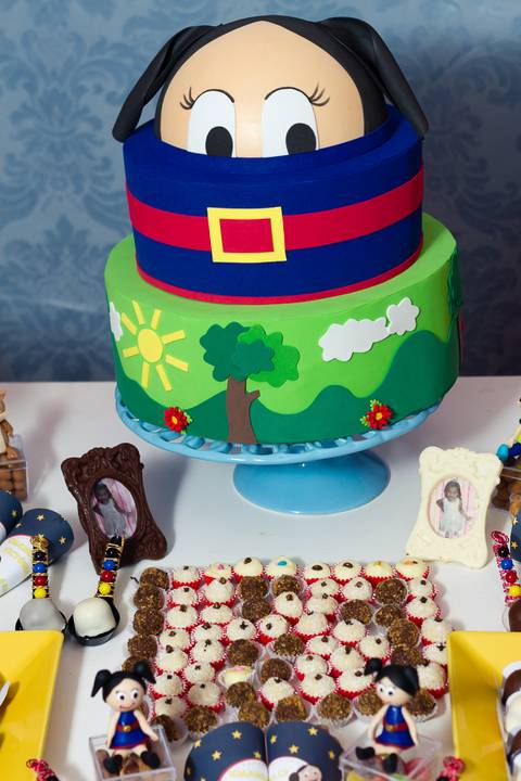 Bolo e doces Tema Show da Luna pelo fotógrafo Douglas Maia'