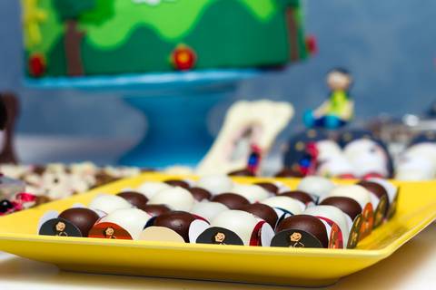 Bombons com forminha Tema Show da Luna pelo fotógrafo Douglas Maia'