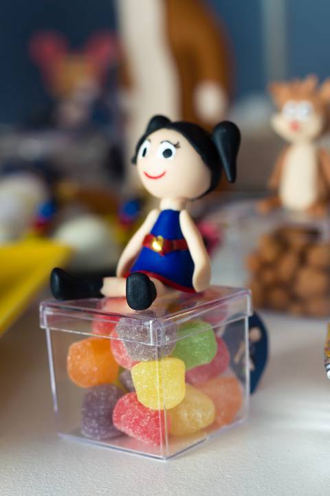 Caixa acrílico com balas Luna Tema Show de Luna pelo fotógrafo Douglas Maia'