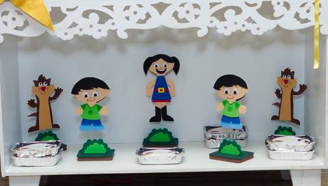 Marmita e decoração com personagens pelo fotógrafo Douglas Maia'